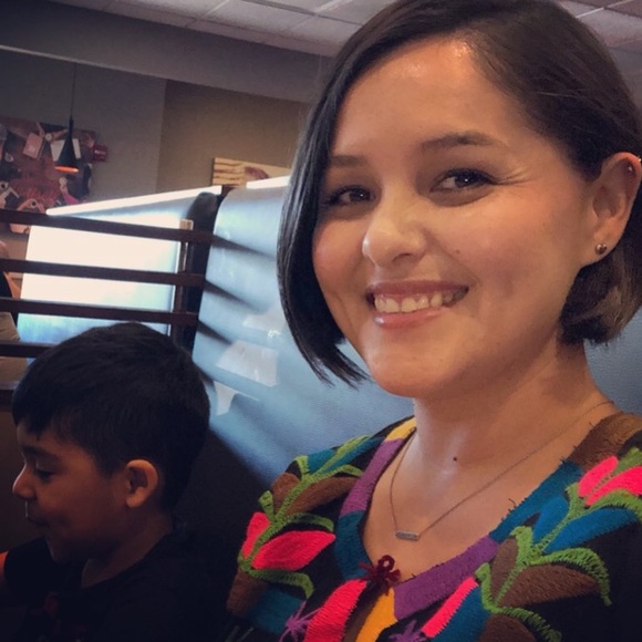 Meet your Posher, Mayra - Picture 1 of 5